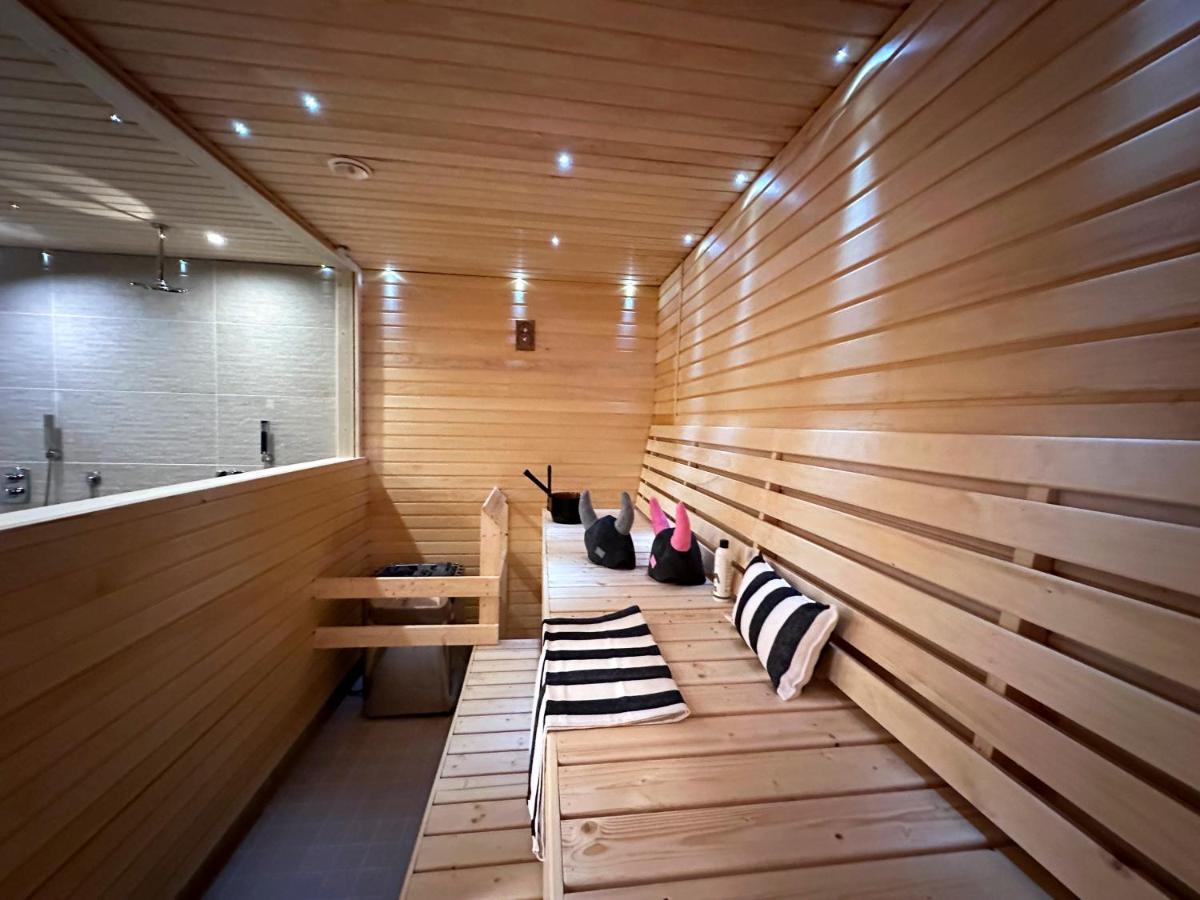 Linnunvilla With Sauna โรวานิเอมิ ภายนอก รูปภาพ